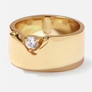 Basique - Band Ring in Gold
Torn, 18k Gold Plated, Crystal